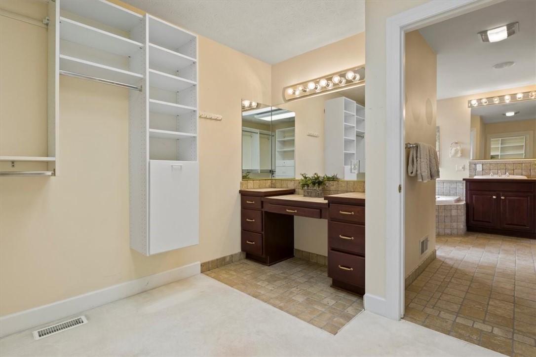 725 Mariner Circle Webster, NY 14580 - Photo 32 of 40