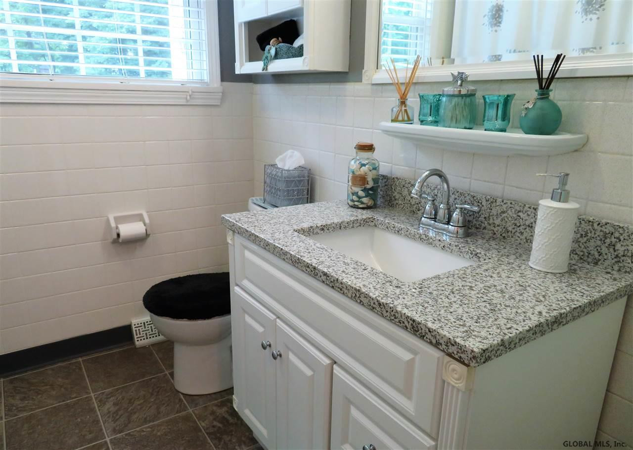 26 Aspen Road Colonie, NY 12110 - Photo 18 of 32 Photo 18