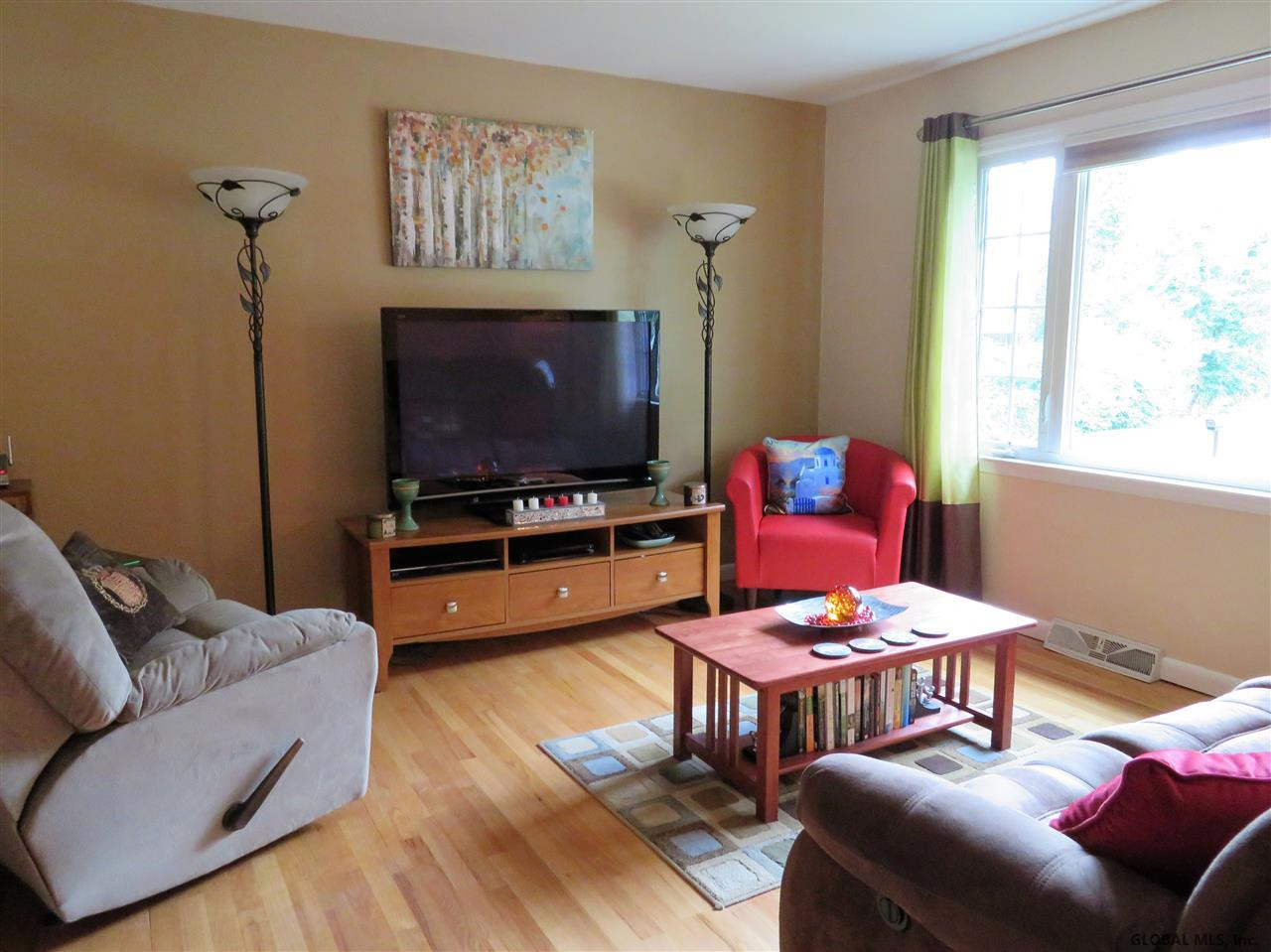 26 Aspen Road Colonie, NY 12110 - Photo 5 of 32 Photo 5