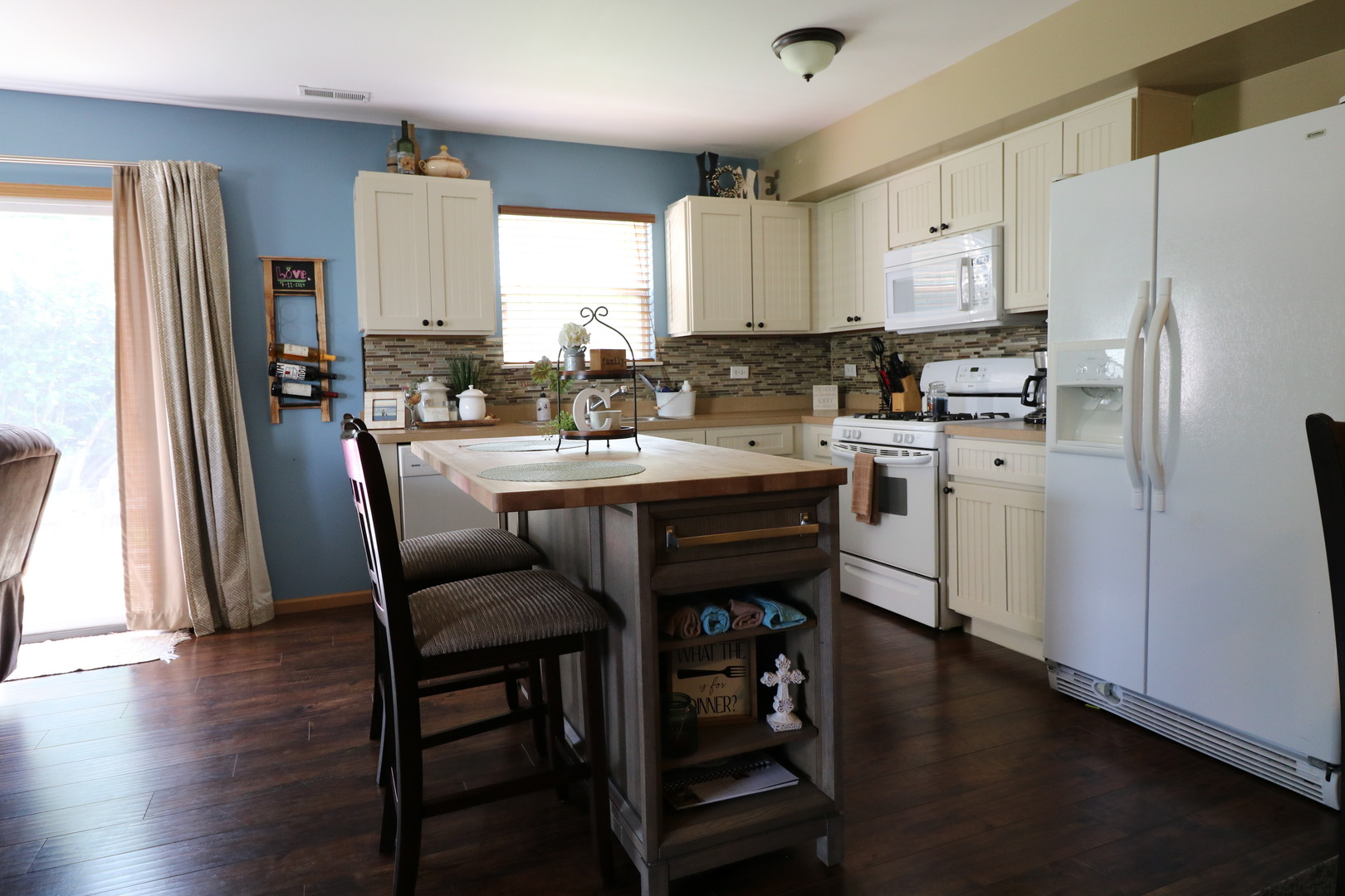 25269 Faraday Road Manhattan, IL 60442 - Photo 5 of 17 a kitchen with a sink a refrigerator and wooden floor