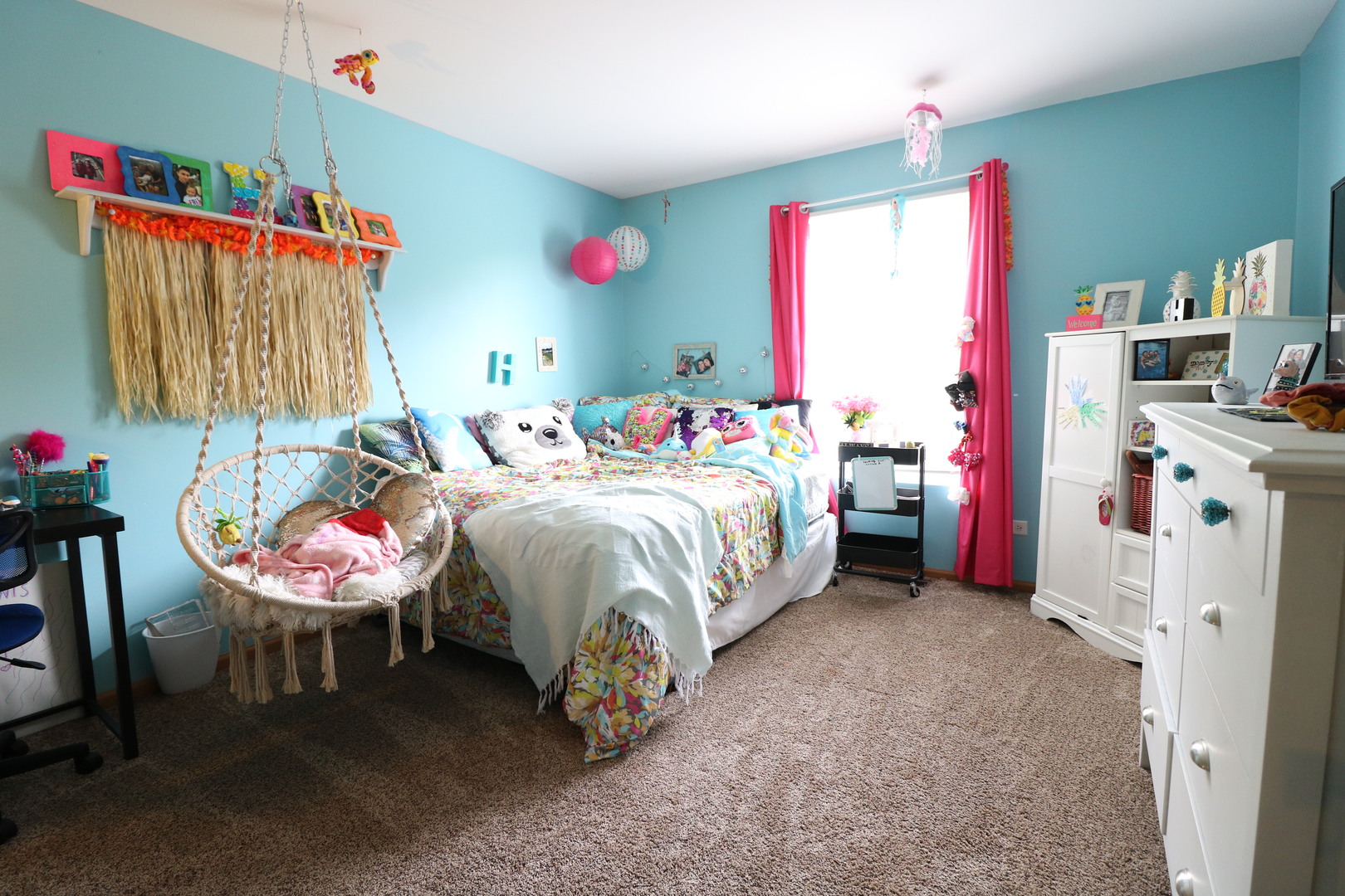 25269 Faraday Road Manhattan, IL 60442 - Photo 8 of 17 a bedroom with a bed and a window