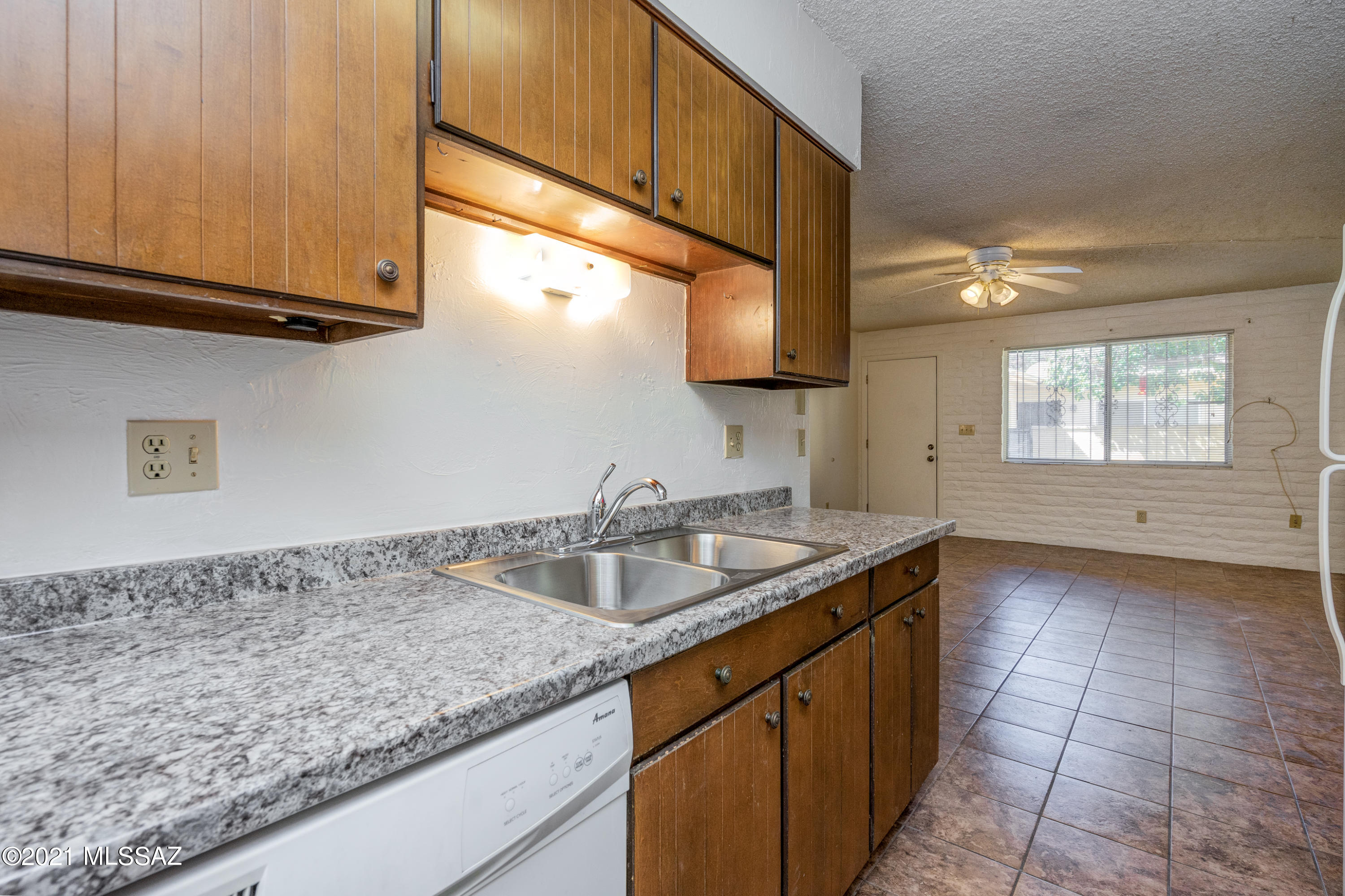 810 South Kolb Road Tucson, AZ 85710 - Photo 8 of 28
