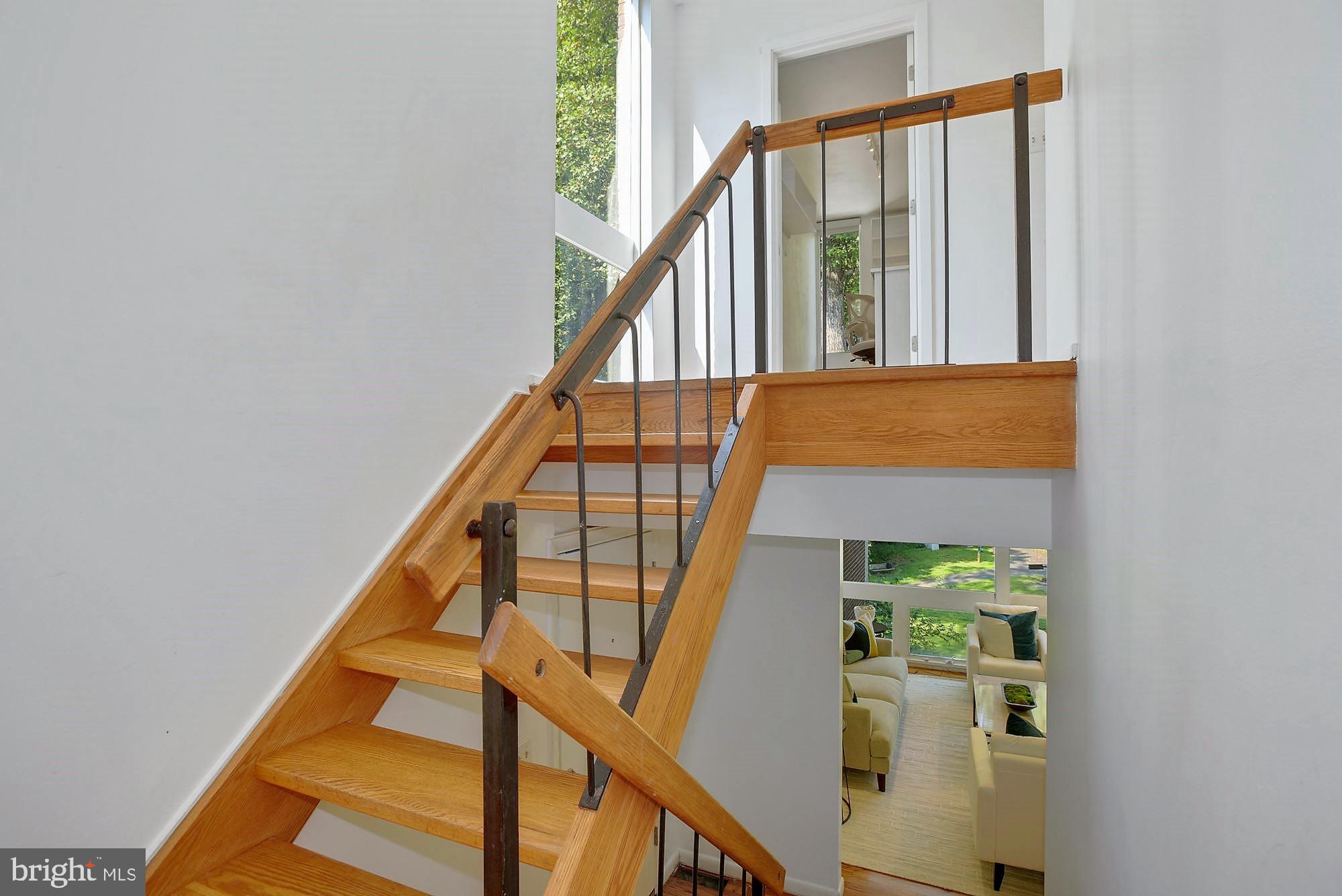 11544 Hickory Cluster Reston, VA 20190 - Photo 22 of 34 Bright Open Floor Plan!