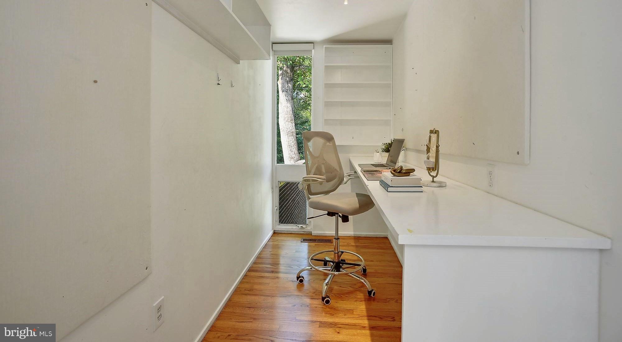 11544 Hickory Cluster Reston, VA 20190 - Photo 23 of 34 Upper-Level Office #2