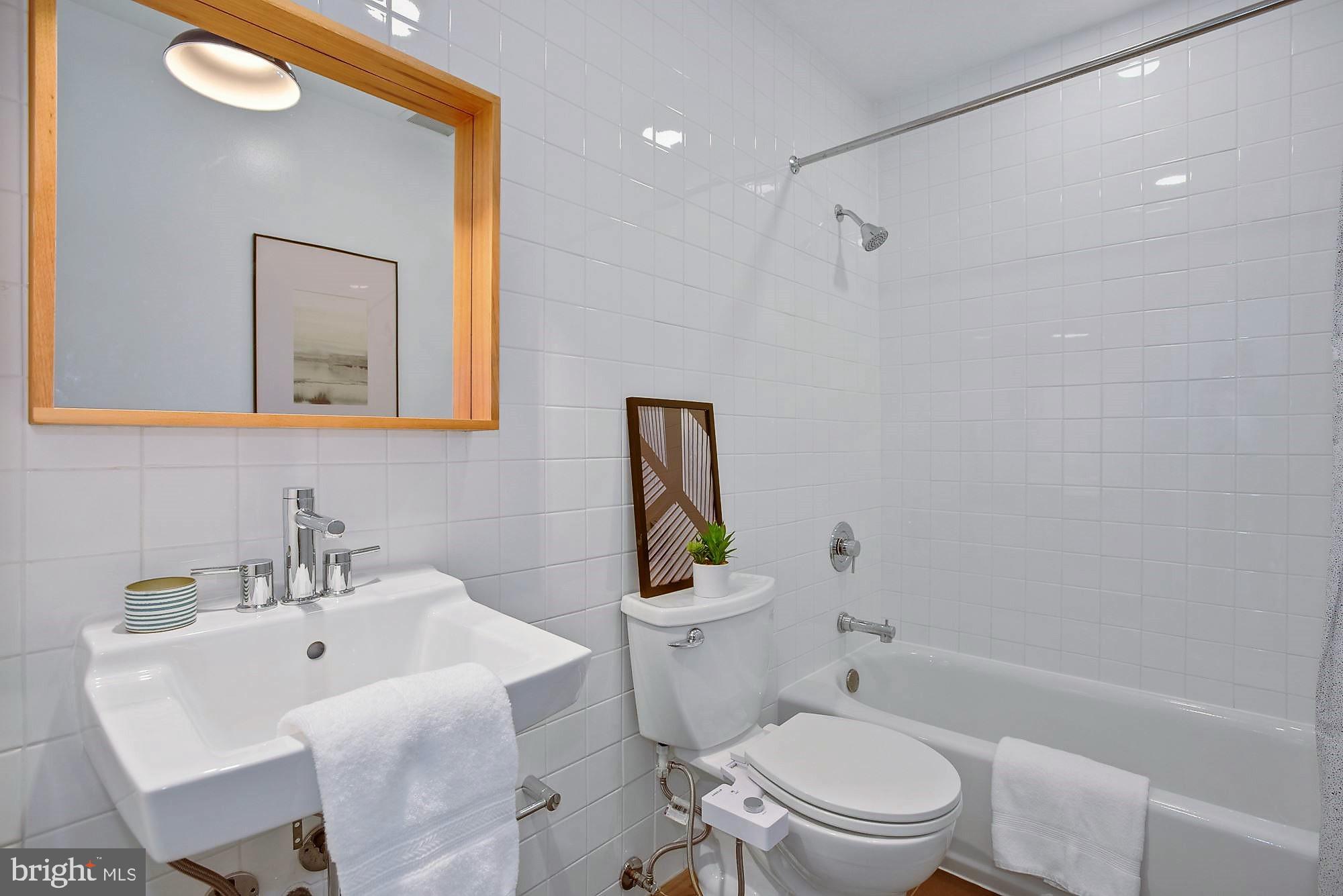 11544 Hickory Cluster Reston, VA 20190 - Photo 27 of 34 Upper Level Remodeled Full Bath #2