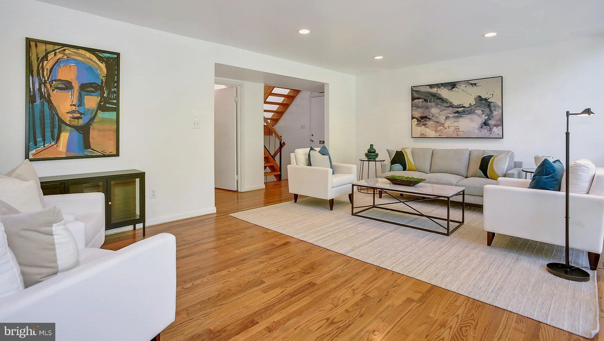 11544 Hickory Cluster Reston, VA 20190 - Photo 6 of 34 Main Level Living Room (4th View)