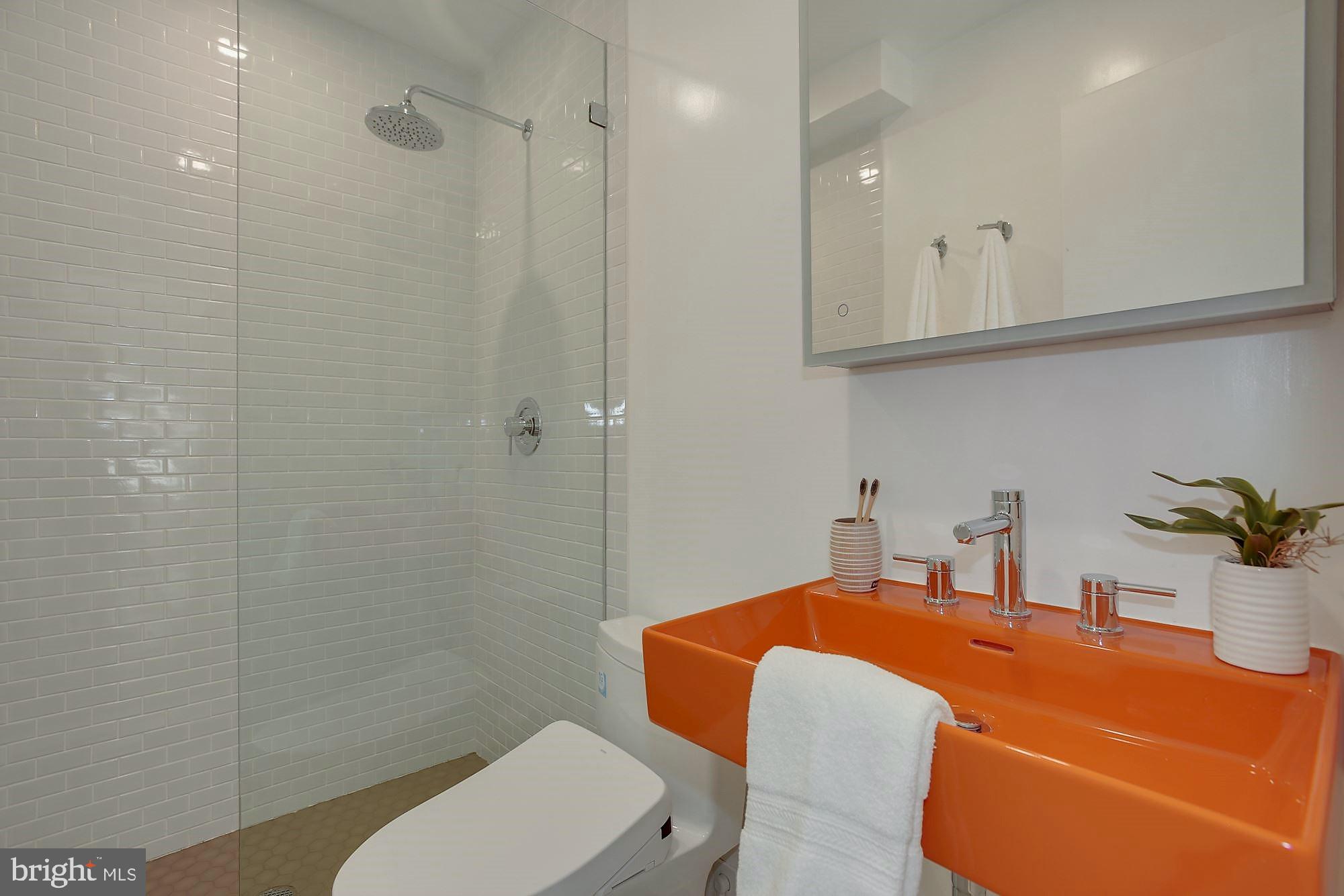 11544 Hickory Cluster Reston, VA 20190 - Photo 10 of 34 Main Level Remodeled Primary Bath