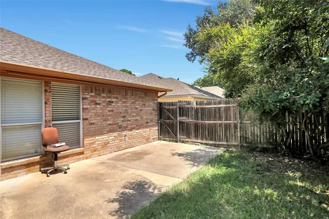 $2,300 | 2416 Garden Park Court, Arlington, TX 76013