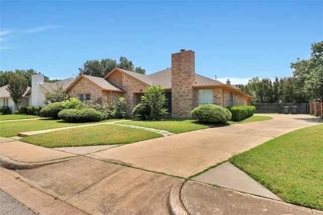 $2,300 | 2416 Garden Park Court, Arlington, TX 76013