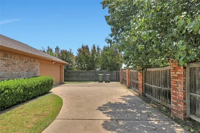 $2,300 | 2416 Garden Park Court, Arlington, TX 76013