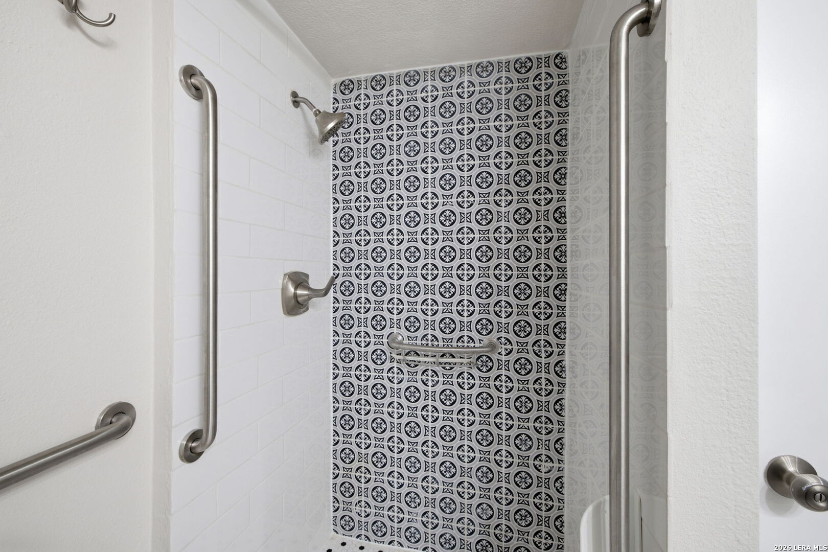 6106 Vance Jackson Road, Unit 15 San Antonio, TX 78230 - Photo 16 of 30 a bathroom with a shower