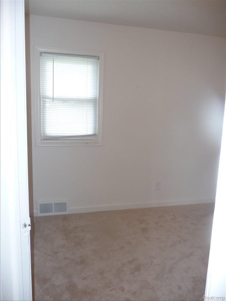 21929 Middlebelt Road Farmington, MI 48336 - Photo 5 of 14 P1010395