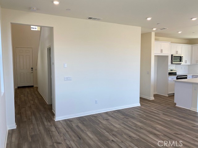 934 Helena Ridge Lake Elsinore, CA 92530 - Photo 3 of 48