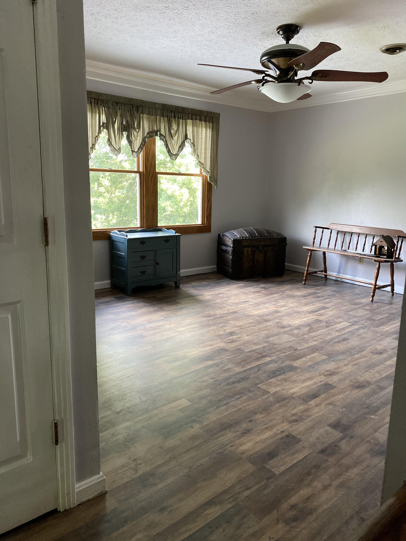 186 North Leath Road Portland, TN 37148 - Photo 3 of 4 a view of an empty room with a window