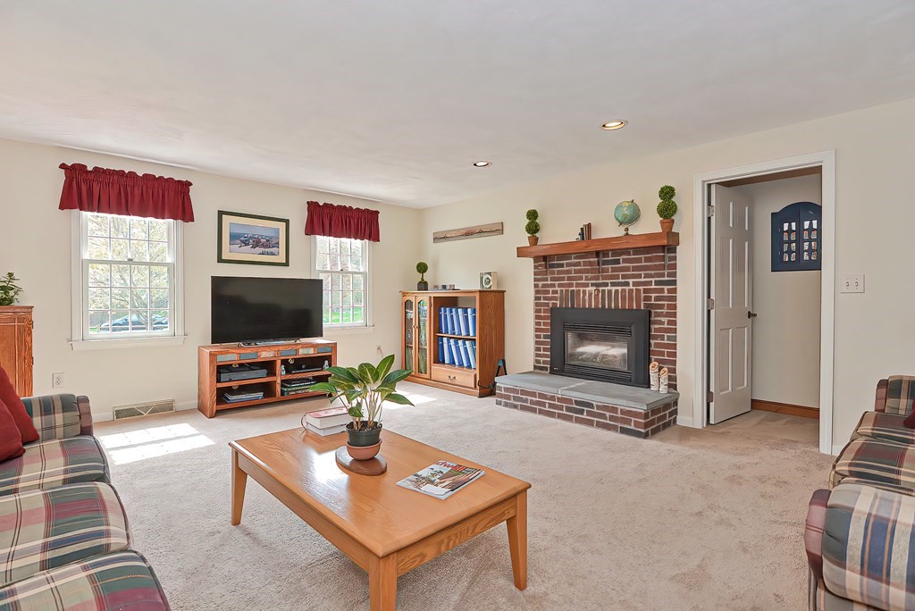 27 Birch Tree Road Foxboro, MA 02035 - Photo 13 of 42 Gallery Image 13