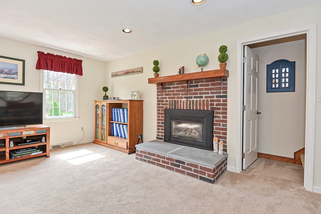 27 Birch Tree Road Foxboro, MA 02035 - Photo 15 of 42 Gallery Image 15