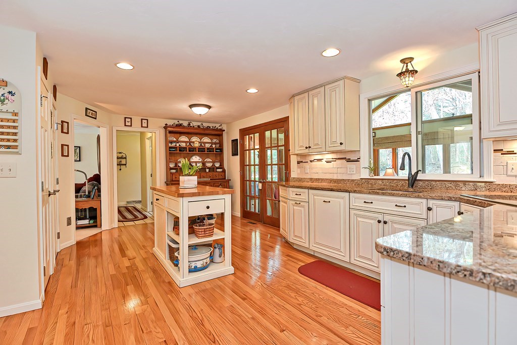 27 Birch Tree Road Foxboro, MA 02035 - Photo 3 of 42 Gallery Image 3