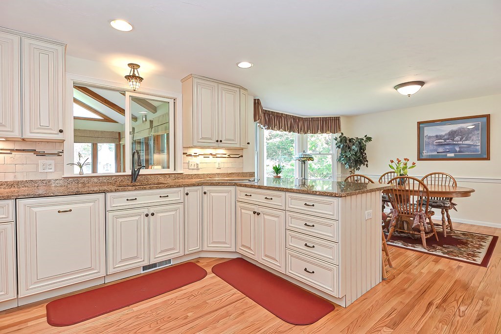 27 Birch Tree Road Foxboro, MA 02035 - Photo 4 of 42 Gallery Image 4