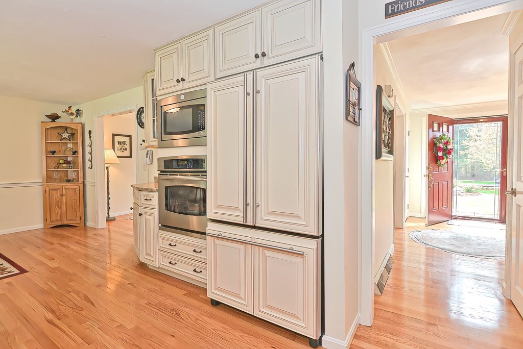 27 Birch Tree Road Foxboro, MA 02035 - Photo 5 of 42 Gallery Image 5
