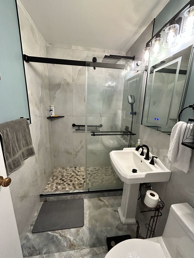 5757 North Sheridan Road, Unit 7D Chicago, IL 60660 - Photo 15 of 16