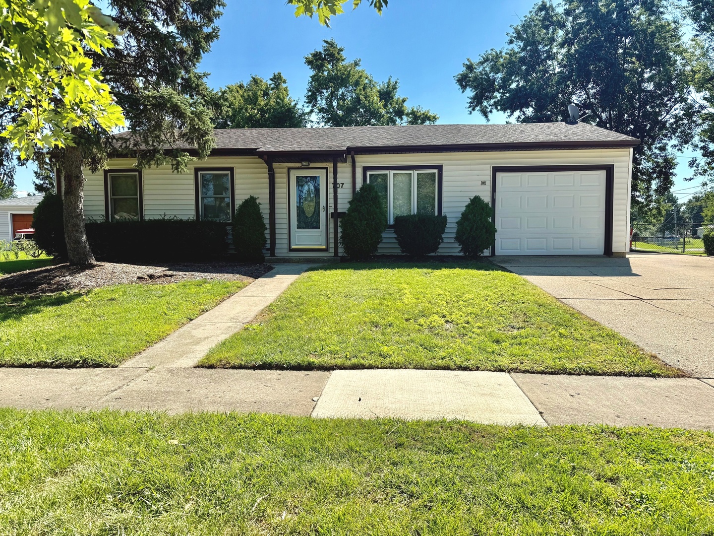a view of house with backyard and trees
