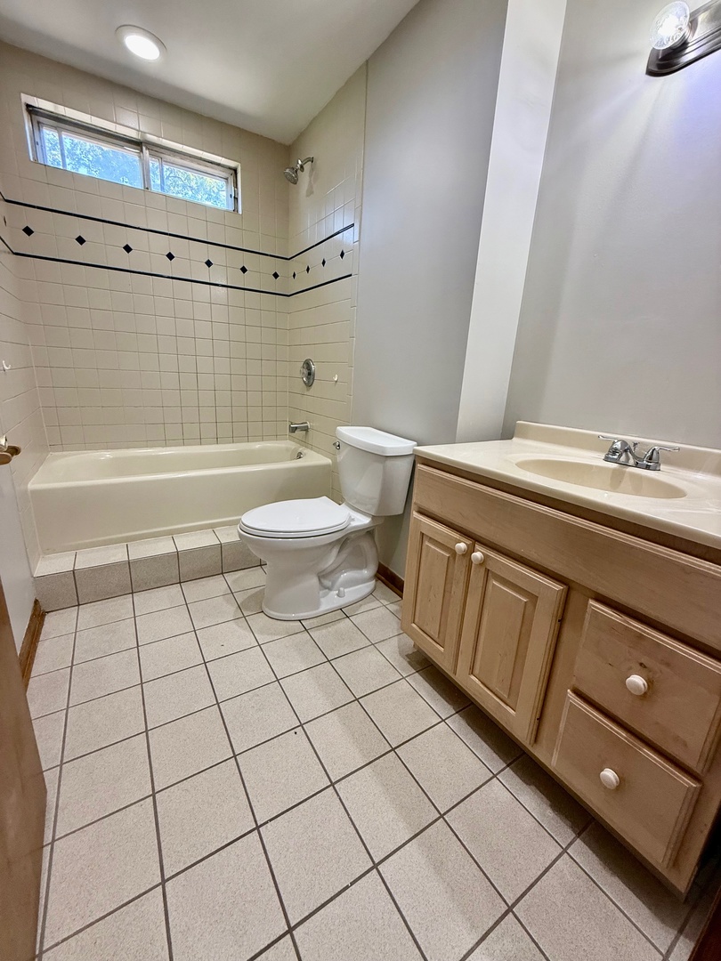 707 Sunset Circle Streamwood, IL 60107 - Photo 9 of 17 a bathroom with a sink a toilet and shower
