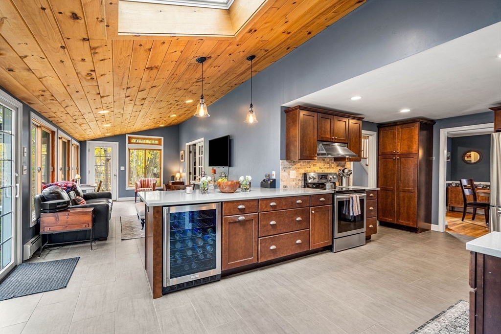 4 Puritan Road Wenham, MA 01984 - Photo 3 of 41