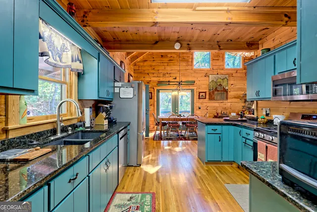 $850,000 | 620 Falling Creek Trail, Clayton, GA 30525