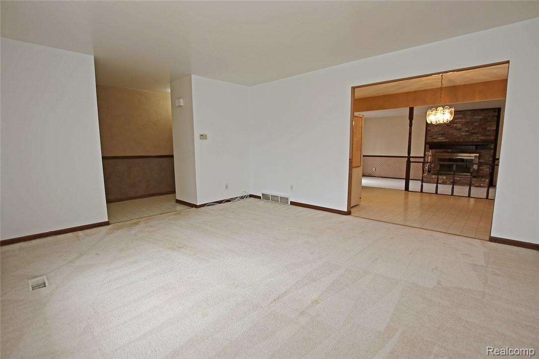 5583 Copley Square Road Grand Blanc, MI 48439 - Photo 6 of 45 6.jpg