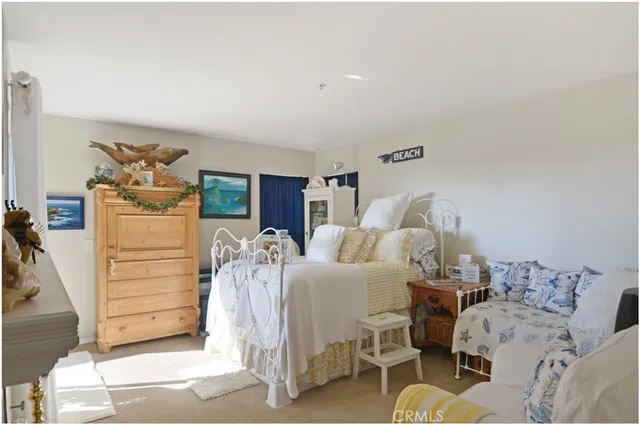 a view of a livingroom with furniture