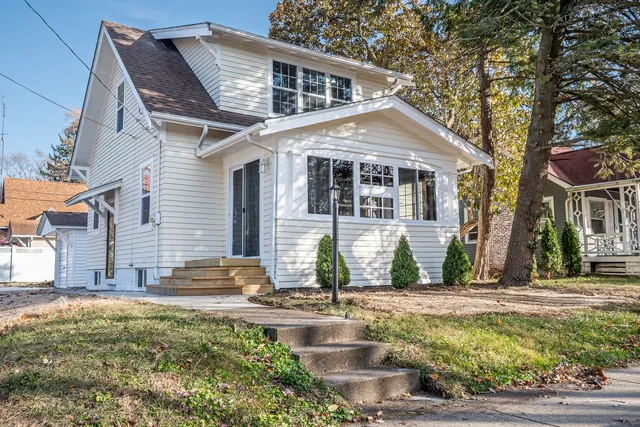 $220,000 | 504 Kreitzer Avenue, Bloomington, IL 61701