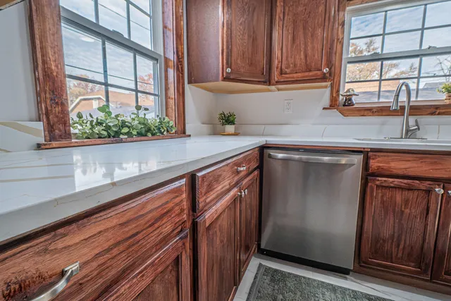 $220,000 | 504 Kreitzer Avenue, Bloomington, IL 61701