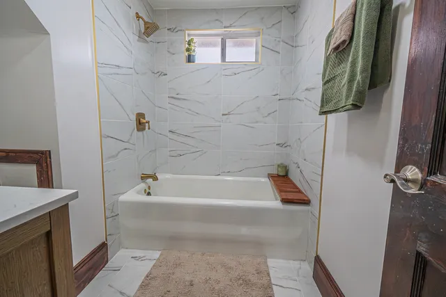 $220,000 | 504 Kreitzer Avenue, Bloomington, IL 61701