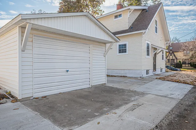 $220,000 | 504 Kreitzer Avenue, Bloomington, IL 61701