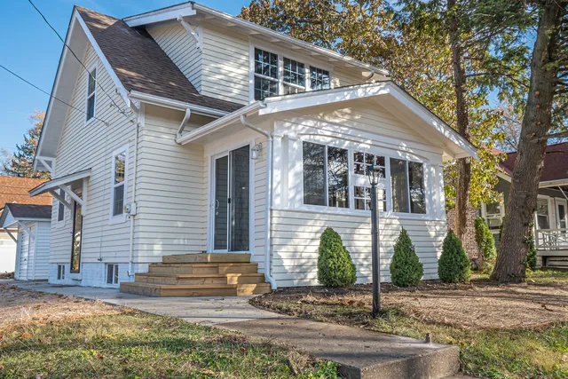 $220,000 | 504 Kreitzer Avenue, Bloomington, IL 61701