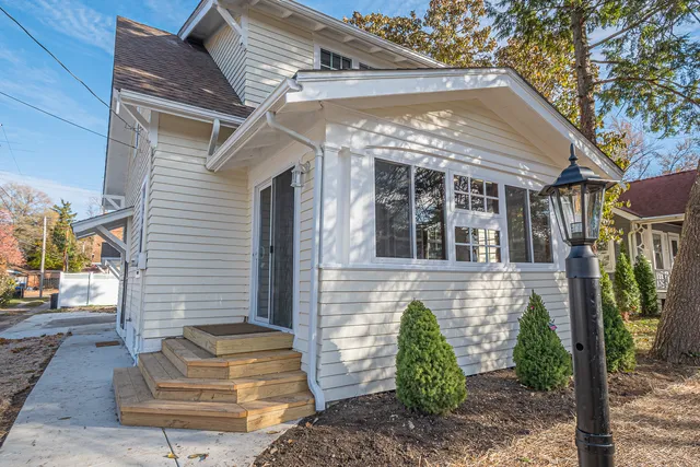 $220,000 | 504 Kreitzer Avenue, Bloomington, IL 61701