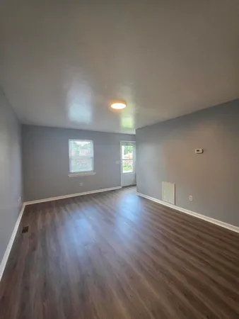 $1,250 | 233 West Cleveland Avenue, Vinton, VA 24179