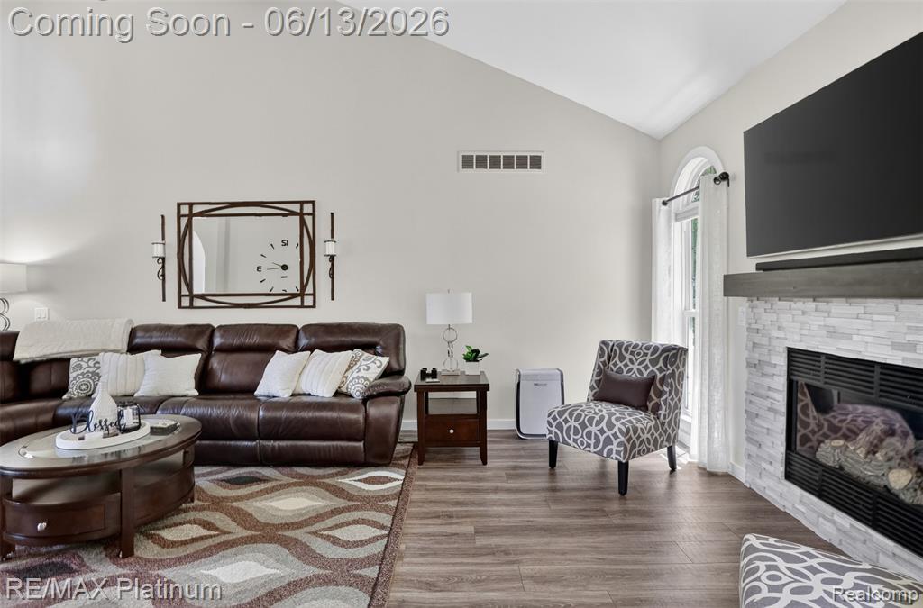5060 Yax Pointe Drive Howell, MI 48843 - Photo 6 of 61