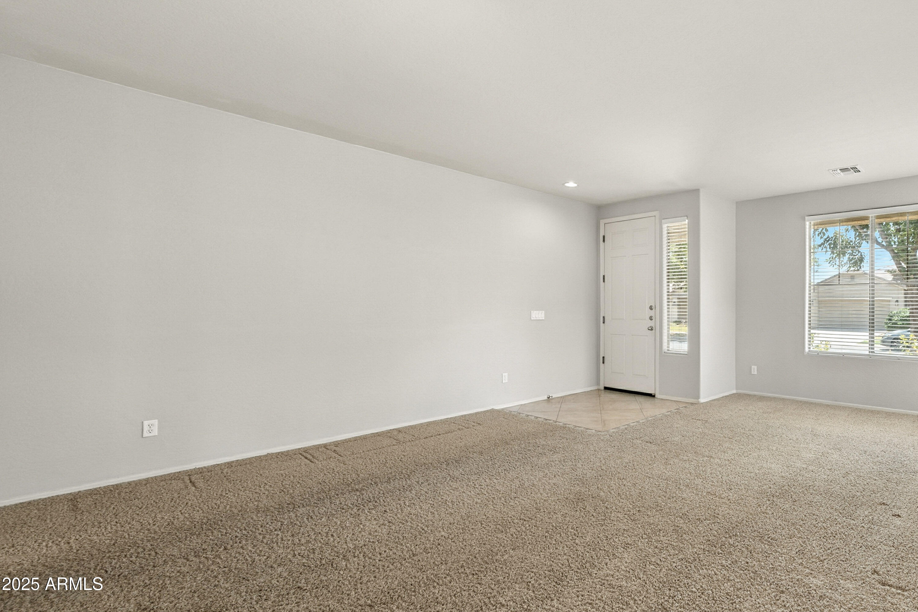 4052 East Cullumber Street Gilbert, AZ 85234 - Photo 4 of 33 6-print-Cullumber-6