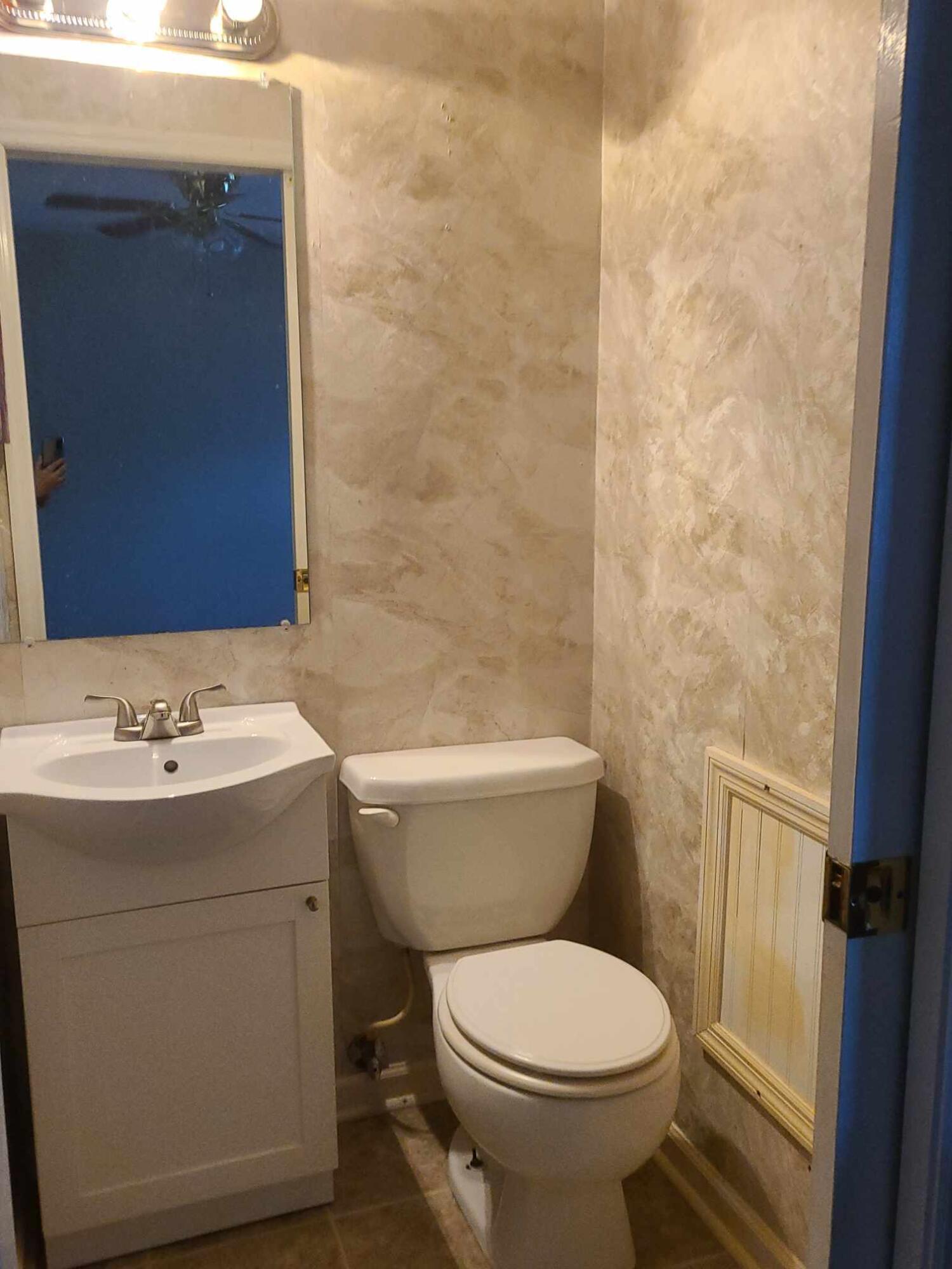 807 Ridgeview Drive Frankfort, KY 40601 - Photo 19 of 22 half bath
