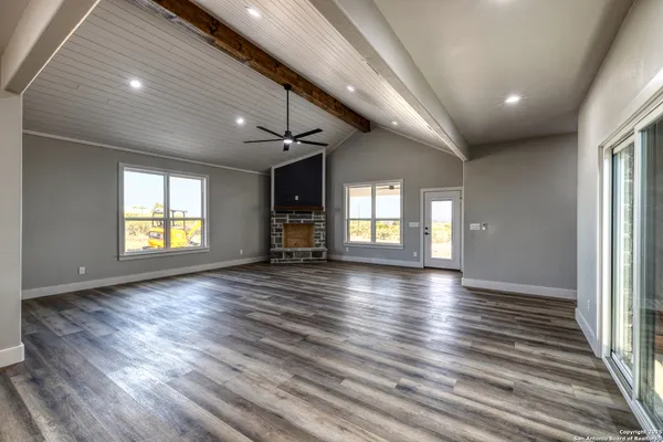 a view of livingroom with furniture