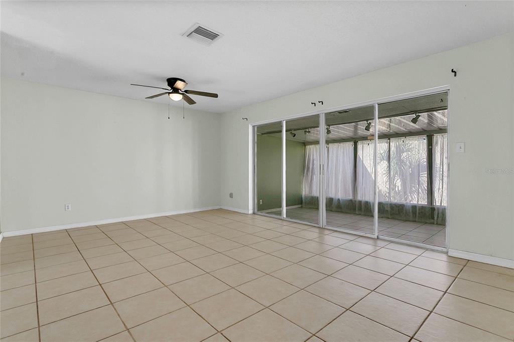 561 East Orange Street Altamonte Springs, FL 32701 - Photo 10 of 24 a view of an empty room
