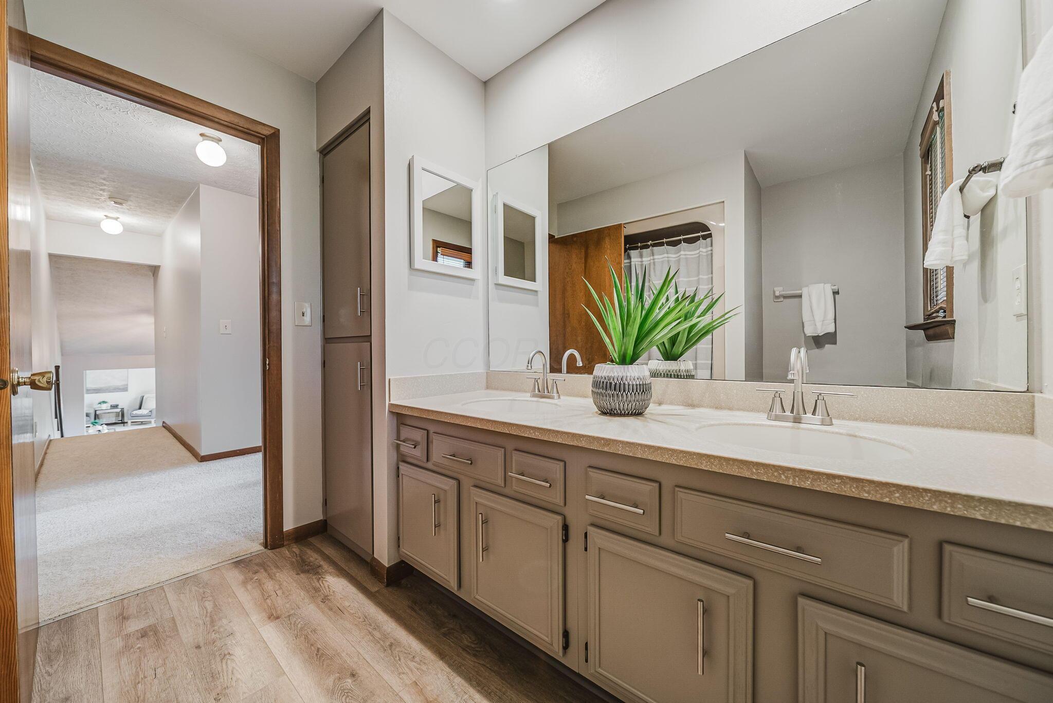 5256 Longrifle Road Westerville, OH 43081 - Photo 35 of 65 Bathroom