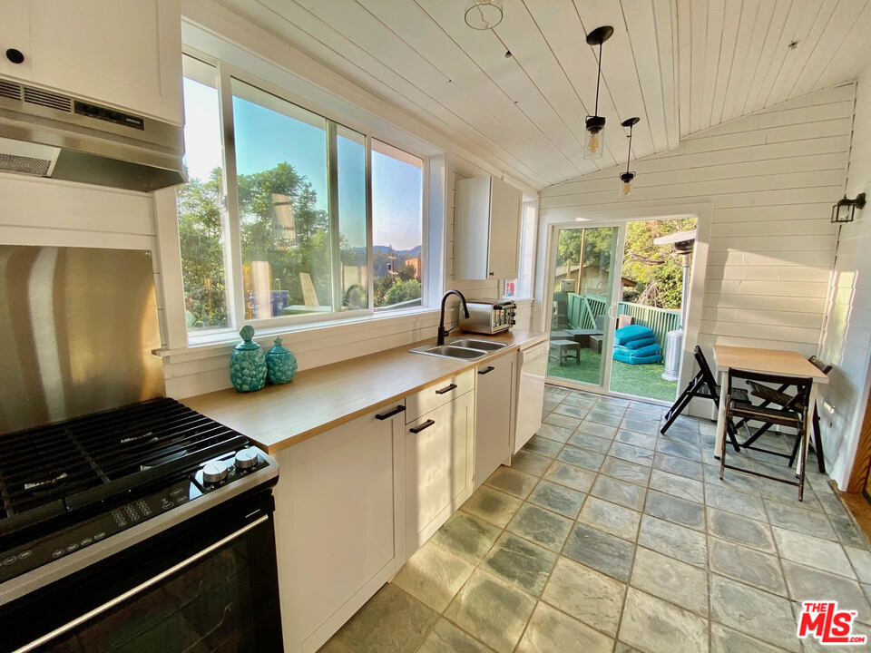 40 B Haldeman Road Santa Monica, CA 90402 - Photo 5 of 20