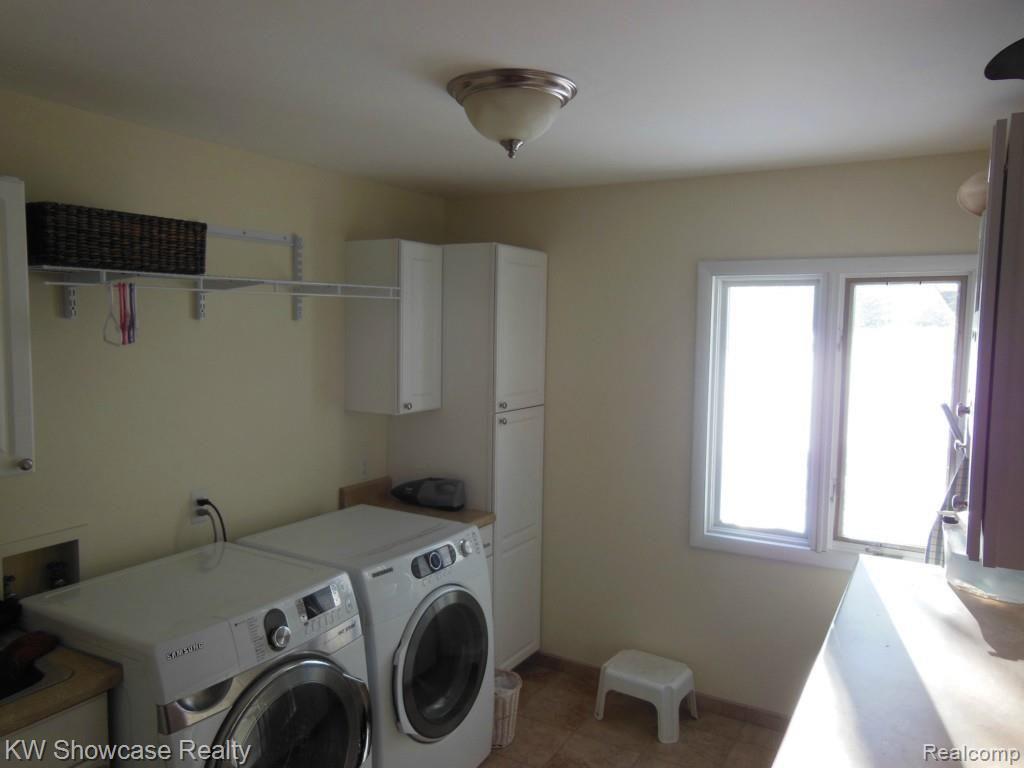 2180 Bass Lake Road Commerce Township, MI 48382 - Photo 22 of 25 LAUNDRY/MUD ROOM