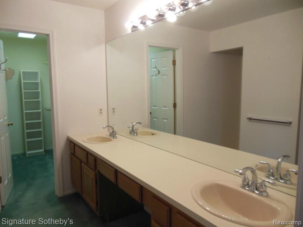 471 Bolinger Street Rochester Hills, MI 48307 - Photo 8 of 13