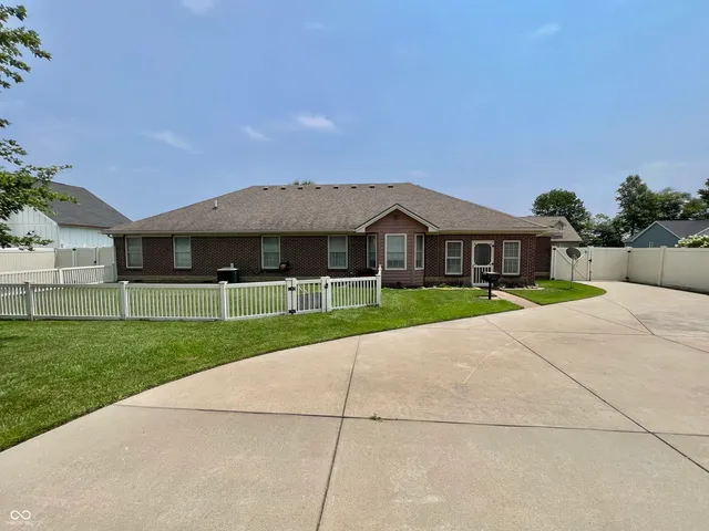 $379,000 | 1992 Austin James Lane, Seymour, IN 47274