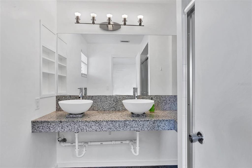3904 Lakeside Road, Unit 174 Sarasota, FL 34232 - Photo 17 of 30 Gallery Image 17