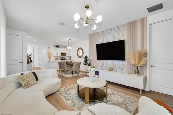 $469,900 | 7689 Bristol Circle, Naples, FL 34120