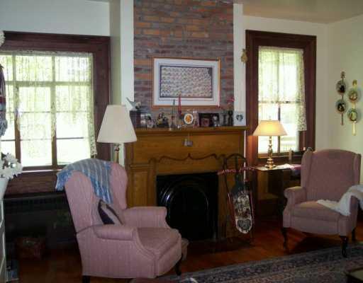 8345 Tanglewood Road Pittsburgh, PA 15237 - Photo 3 of 8 Living Room.